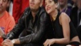 Rihanna hala akıllanamadı!