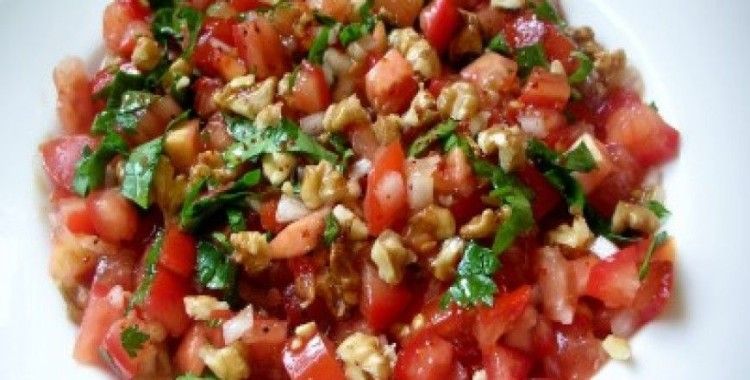 Gavurdağı salatası nasıl yapılır?