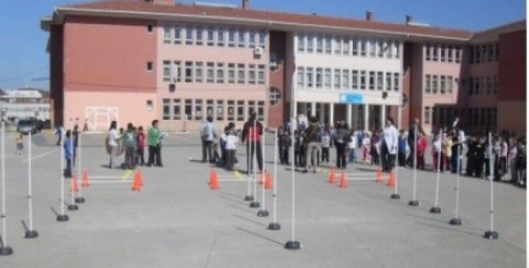 Suzan Ahmet Yalkın İlkokulu'na nasıl giderim ?