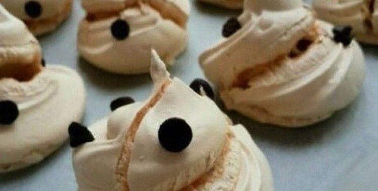 Damla çikolatalı beze tarifi