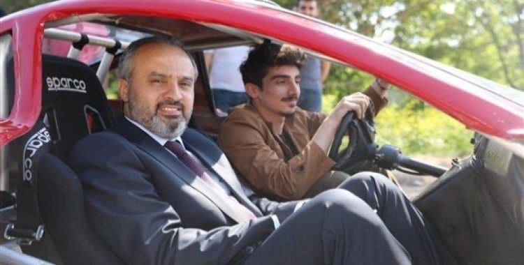 Üniversiteliler elektrikli otomobil üretti