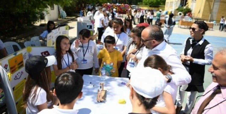 Başkan Üzülmez bilim şenliğine katıldı