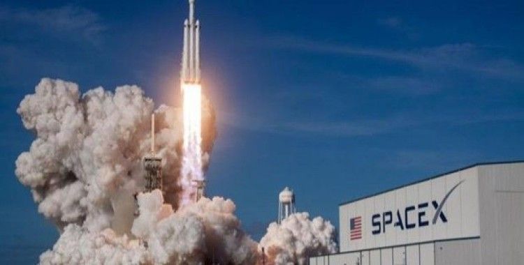 SpaceX, 64 küçük uydunun fırlatılmasını erteledi