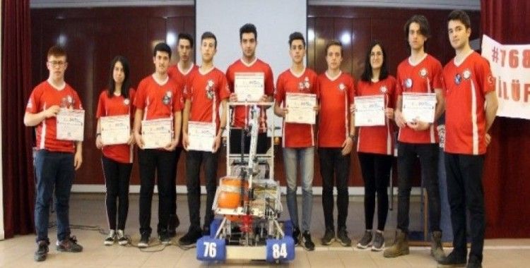 Mars'taki insansız aracın benzerini yapan liseliler ödül aldı
