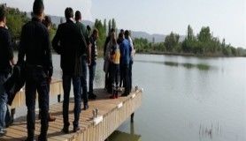 Göle atlamak isterken polis yakaladı