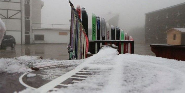 Kartalkaya'ya mevsimin ilk karı yağdı