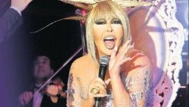 Bülent Ersoy sahne kıyafetiyle tepki çekti