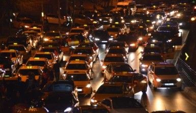 İstanbullu taksicilerden İdlib'e destek konvoyu
