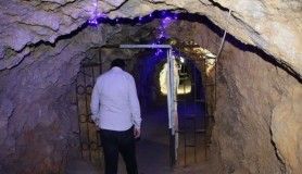 420 metre uzunluğundaki tünel lokantaya, yemeğe değil, serinlemeye geliyorlar