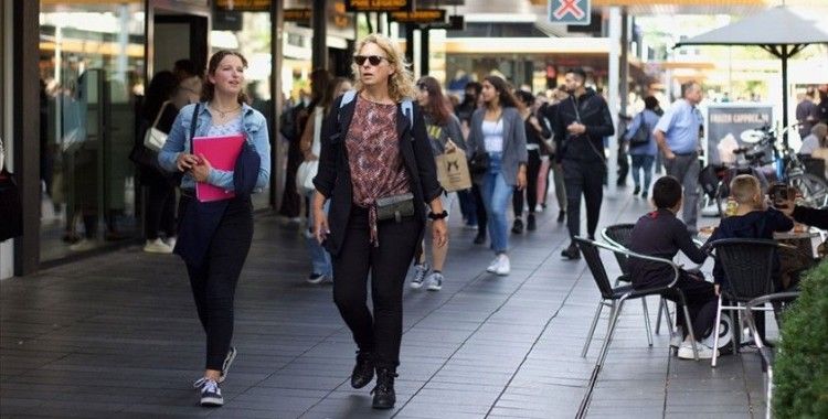 Hollanda'da Kovid-19 vakalarında rekor artış sürüyor
