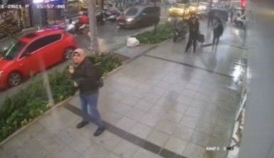 Lodosta dehşet anları kamerada, Çatı anne ile oğlunun üstüne uçtu