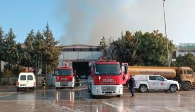 Tekstil fabrikasında çıkan yangın gıda deposuna sıçradı