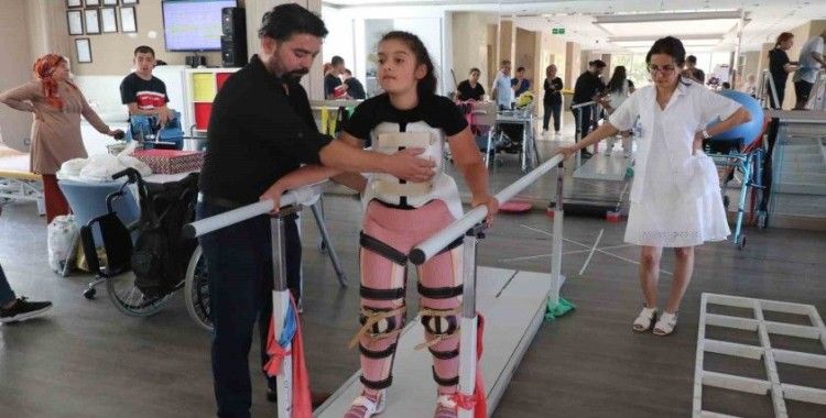 Kızı gibi özel çocuklar için yaptığı yeni şarkısını Cumhurbaşkanı Erdoğan’a armağan etti