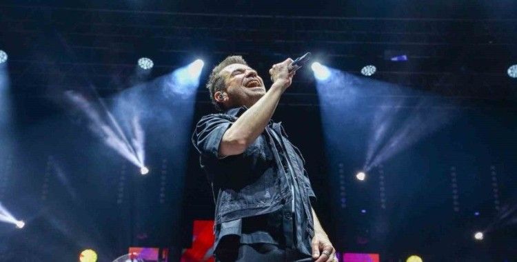 Kenan Doğulu Bursa’da sahne aldı