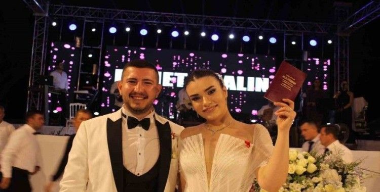 Gönen’de muhteşem düğün