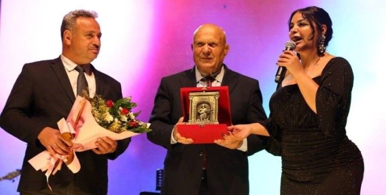 Halk Müziği sanatçısı Zara Bayburt’ta coşturdu