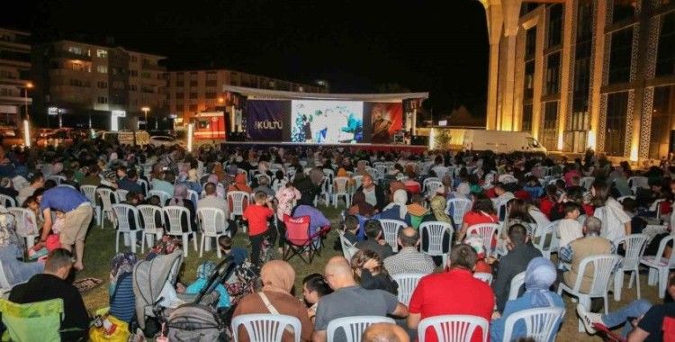 Kütahyalıların açık havada sinema keyfi