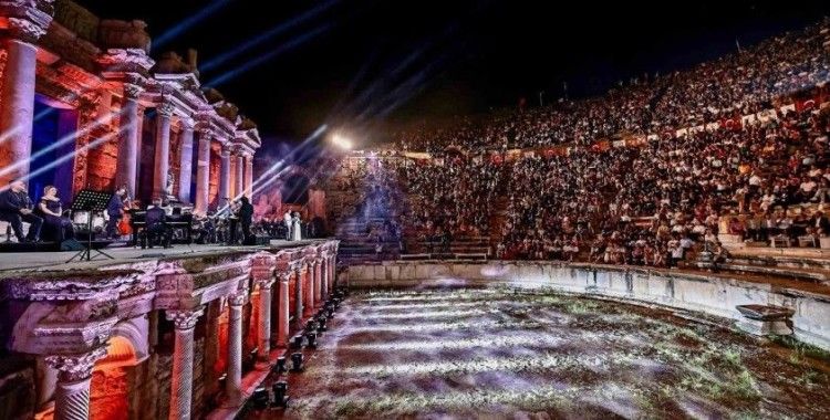 1800 yıllık antik tiyatroda unutulmaz akşam