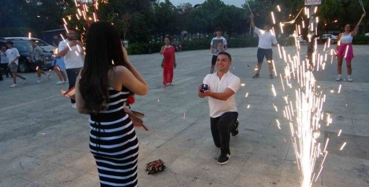 Dans gösterisinin içinden evlilik teklifi çıktı