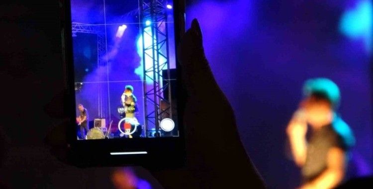 Teoman basın mensuplarını konserinden kovdu