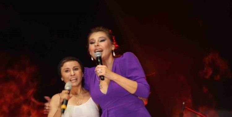 Uşak’ta kurtuluş coşkusu Funda Arar ile devam etti