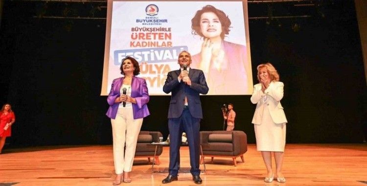 Usta oyuncu Hülya Koçyiğit, Denizlili kadınlarla buluştu