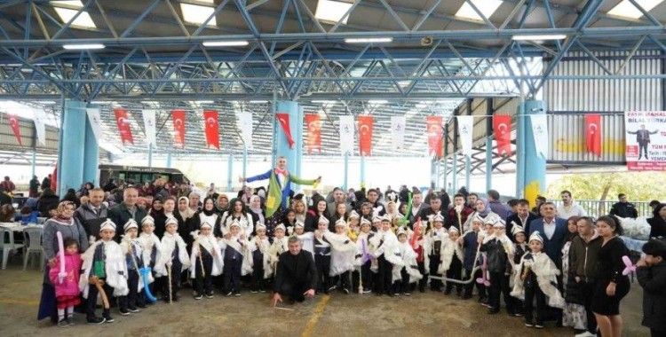 Hayırsever mahalleli ihtiyaç sahibi 28 çocuğa sünnet düğünü yaptı