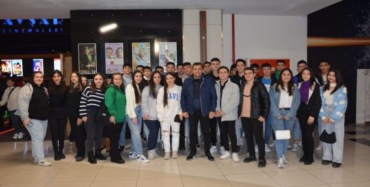 Başkan Atlı, Atatürk filmini gençlerle birlikte izledi