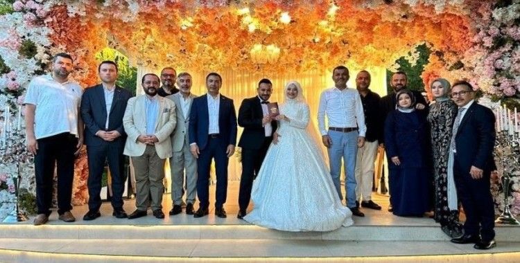 Başkan Çavuşoğlu, Göçenoğlu ailesini mutlu günlerinde yalnız bırakmadı