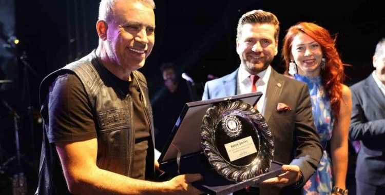 Haluk Levent ve Zakkum, Tavas Zeybek Festivaline renk kattı