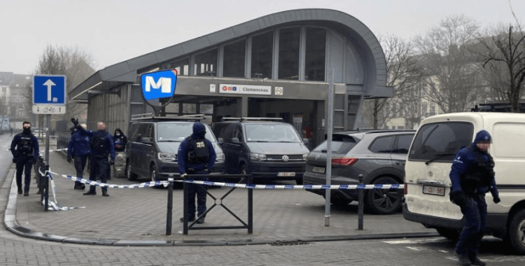 Brüksel'deki silahlı saldırı sonrası birçok metro istasyonu kapatıldı