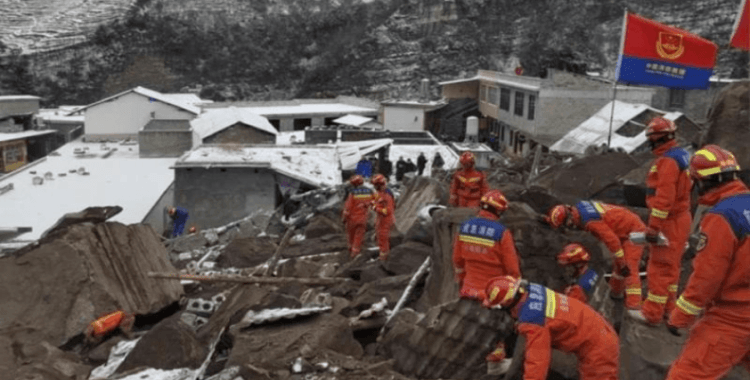 Çin'de heyelan faciası: 10 ev toprak altında kaldı, 30 kişi kayıp