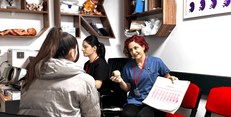Diyarbakır'da akşam saatlerinde hizmet veren ilk ebe polikliniği hizmete açıldı