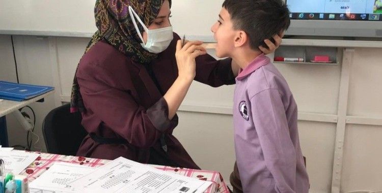 Ahlat’ta öğrenciler diş taramasından geçiriliyor