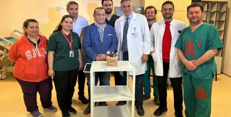 Kalp nakli olmazsa yaşayamayacağı söylenen hasta 10. yılını kutladı