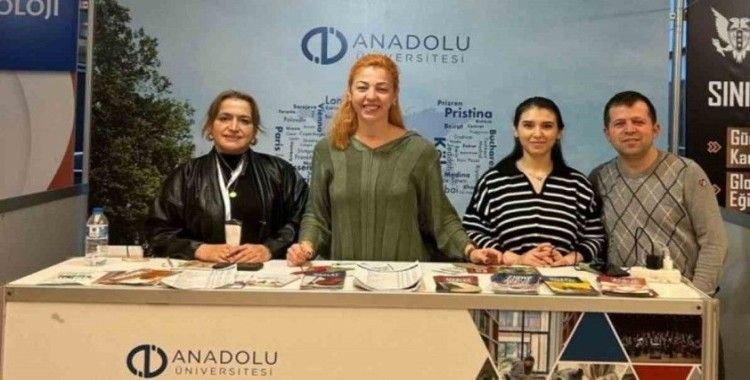 Anadolu Üniversitesi İstanbul Bölüm Tanıtım Günlerinde aday öğrencilerle buluştu