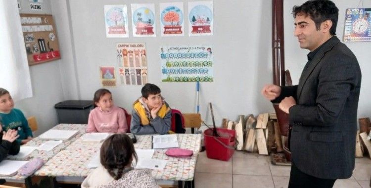 Sarıkamış Kaymakamı Aslantatar, öğrencilerle buluştu
