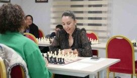Çukurovalı kadınlar satranç öğreniyor
