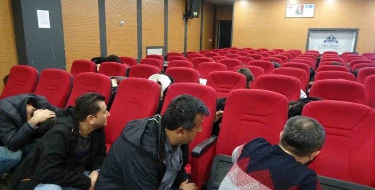 Söyleşi sırasında gerçeği aratmayan deprem tatbikatı