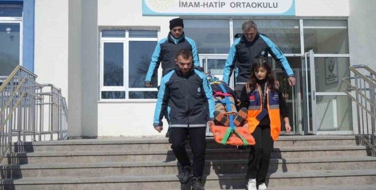 Bayburt’ta eksi 15 derece havada gerçeği aratmayan deprem ve yangın tatbikatı yapıldı