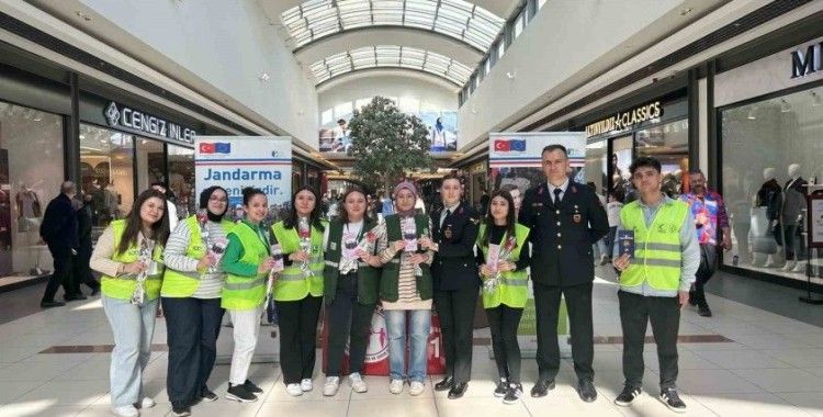 Kütahya’da polis ve jandarma KADES uygulaması halka tanıttı

