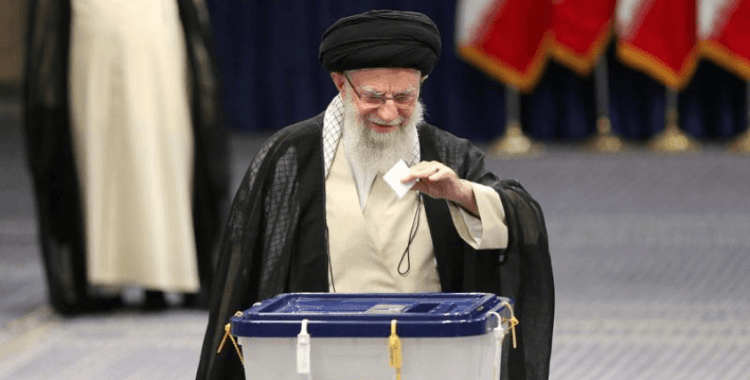 İran lideri Hamaney, Trump'ın müzakere çağrısını ve tehditlerini reddetti