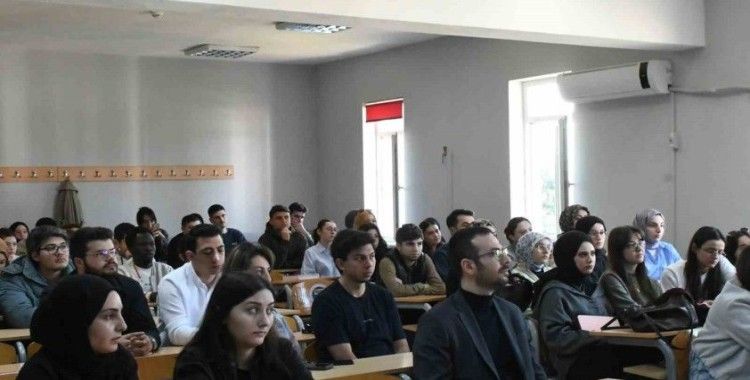Vali yardımcısı bürokrasi tecrübelerini öğrencilere anlattı
