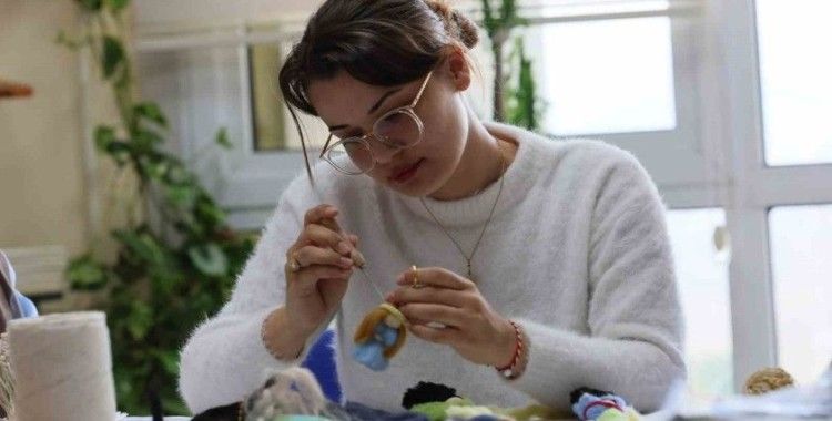 GSB yurtlarında kalan öğrenciler, el sanatları kurslarıyla yeteneklerini geliştiriyor
