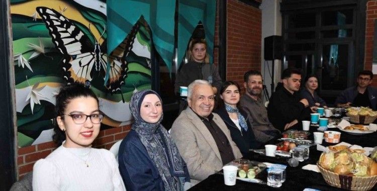 Başkan Şadi Özdemir üniversite öğrencileriyle sahurda buluştu
