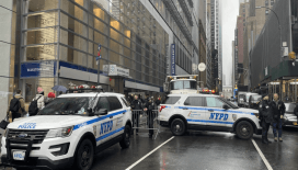 New York'ta bir kişi Times Meydanı'nda ateşe verildi