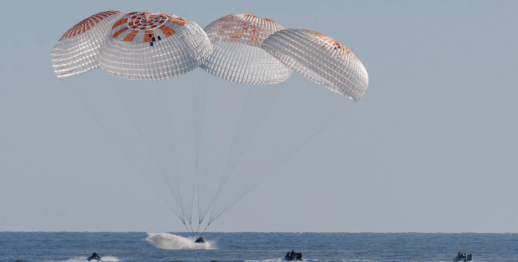 Uzayda 9 ay mahsur kalan 2 astronot Dünya'ya döndü