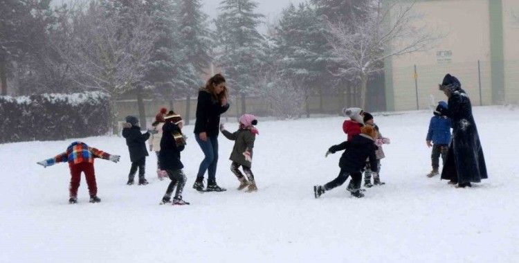 Erzincan’ın Refahiye ilçesinde eğitime kar tatili