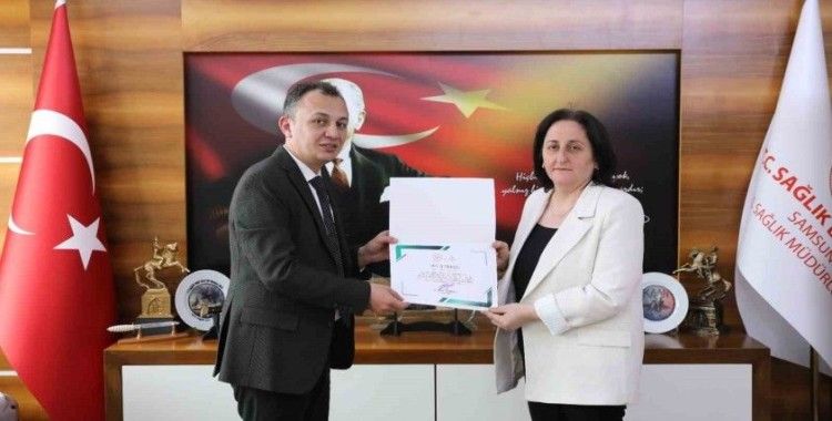 Binlerce bebeğin doğumunda yardımcı olan ebeye Sağlık Bakanlığı’ndan teşekkür belgesi