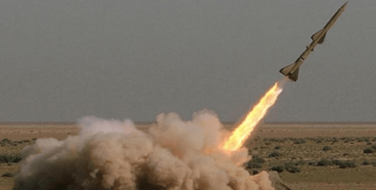 Husiler, Tel Aviv'de askeri hedefi balistik füzeyle bombaladı